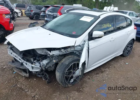 2015 Ford Focus Se z USA, uszkodzony, nr VIN 1FADP3K22FL378590